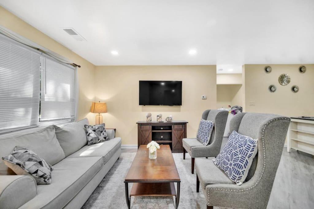 Cozy 2 Bedroom Pineville-Matthews Duplex Sleeps 8 Charlotte Luaran gambar