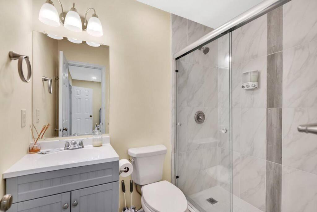 Cozy 2 Bedroom Pineville-Matthews Duplex Sleeps 8 Charlotte Luaran gambar