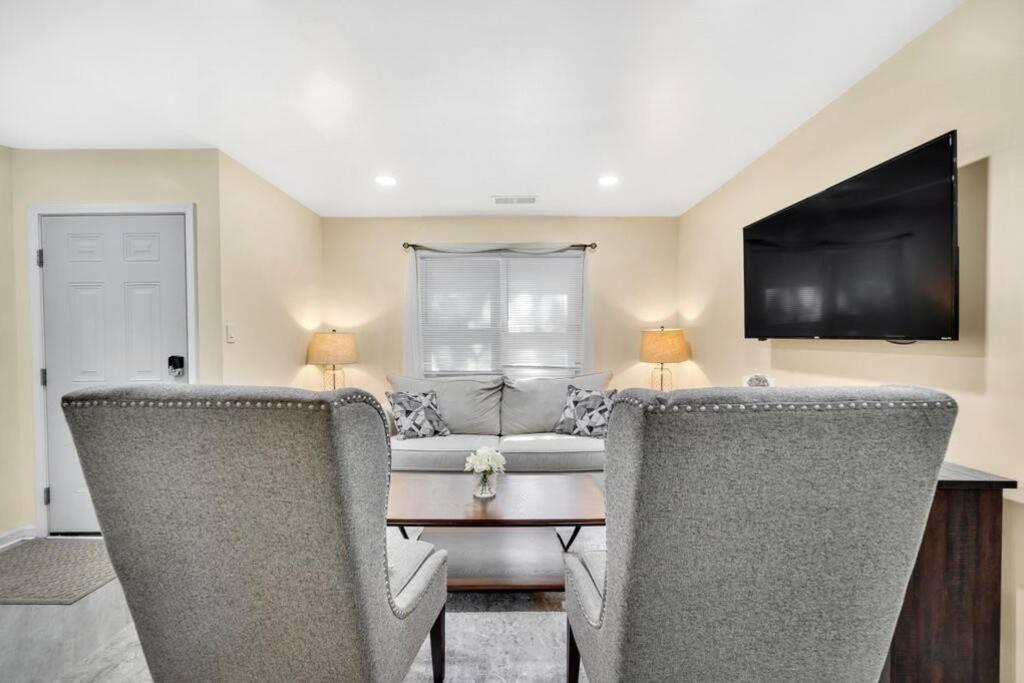 Cozy 2 Bedroom Pineville-Matthews Duplex Sleeps 8 Charlotte Luaran gambar