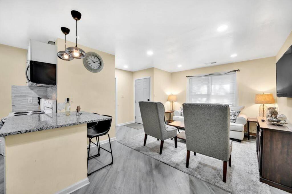 Cozy 2 Bedroom Pineville-Matthews Duplex Sleeps 8 Charlotte Luaran gambar