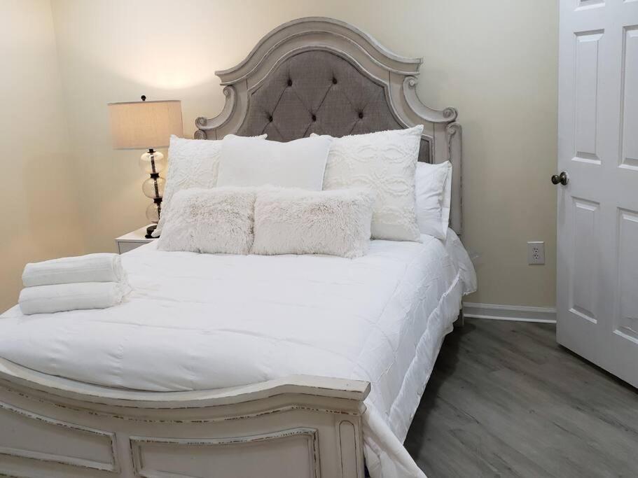 Cozy 2 Bedroom Pineville-Matthews Duplex Sleeps 8 Charlotte Luaran gambar