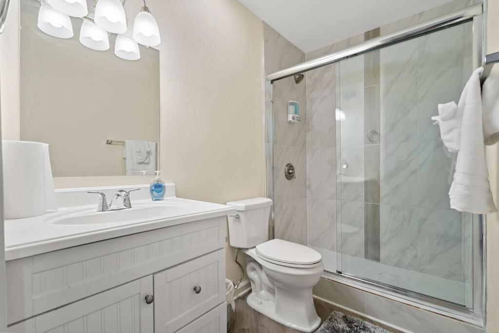 Cozy 2 Bedroom Pineville-Matthews Duplex Sleeps 8 Charlotte Luaran gambar