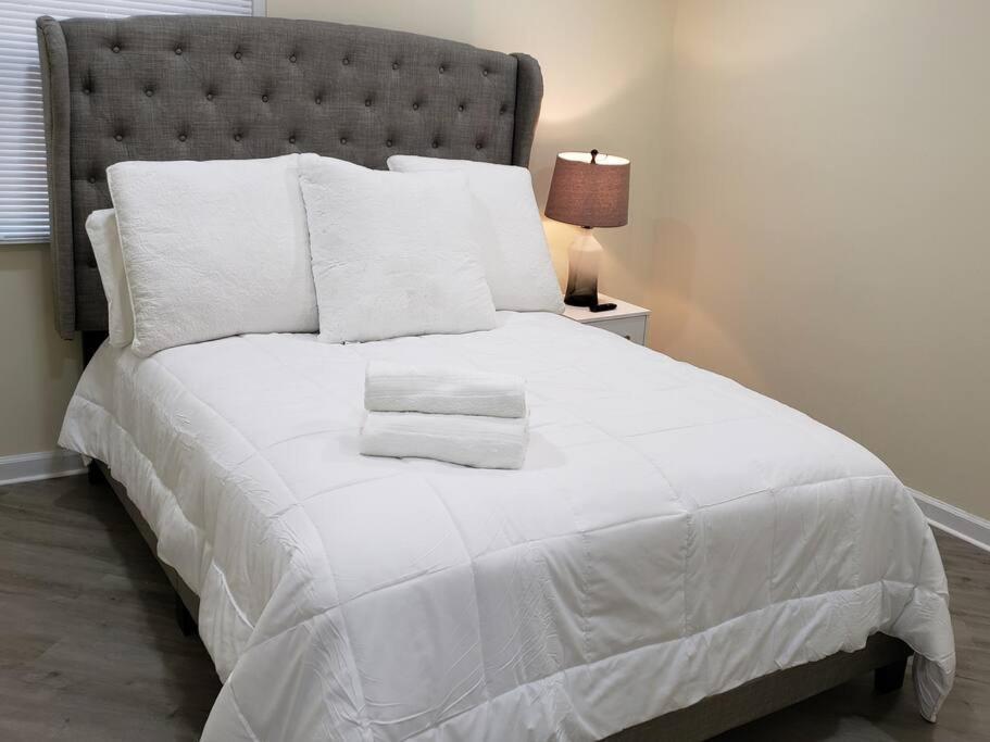 Cozy 2 Bedroom Pineville-Matthews Duplex Sleeps 8 Charlotte Luaran gambar