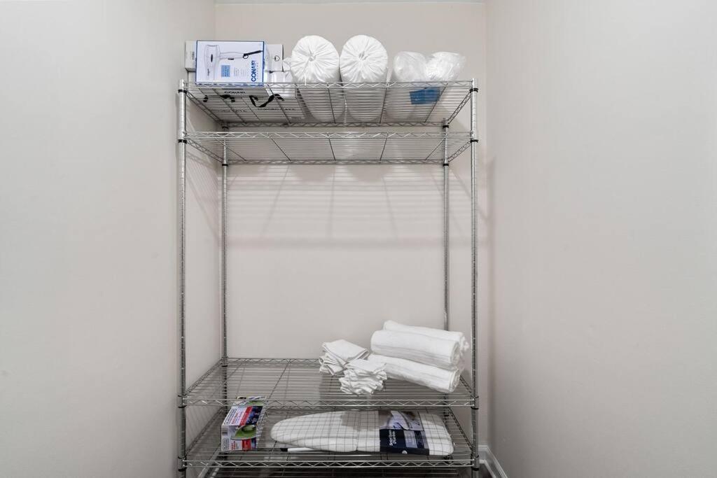 Cozy 2 Bedroom Pineville-Matthews Duplex Sleeps 8 Charlotte Luaran gambar