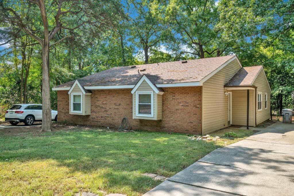 Cozy 2 Bedroom Pineville-Matthews Duplex Sleeps 8 Charlotte Luaran gambar