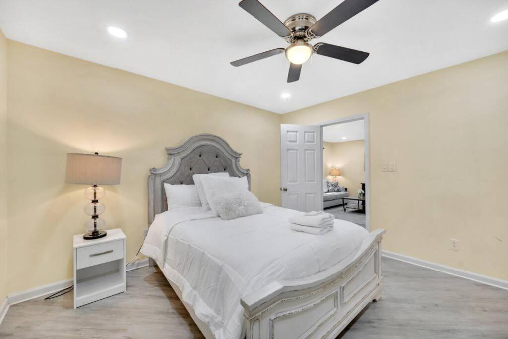 Cozy 2 Bedroom Pineville-Matthews Duplex Sleeps 8 Charlotte Luaran gambar
