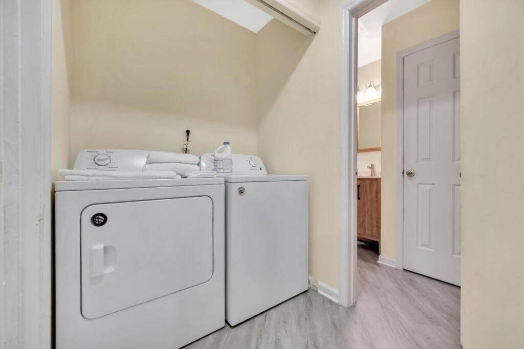 Cozy 2 Bedroom Pineville-Matthews Duplex Sleeps 8 Charlotte Luaran gambar