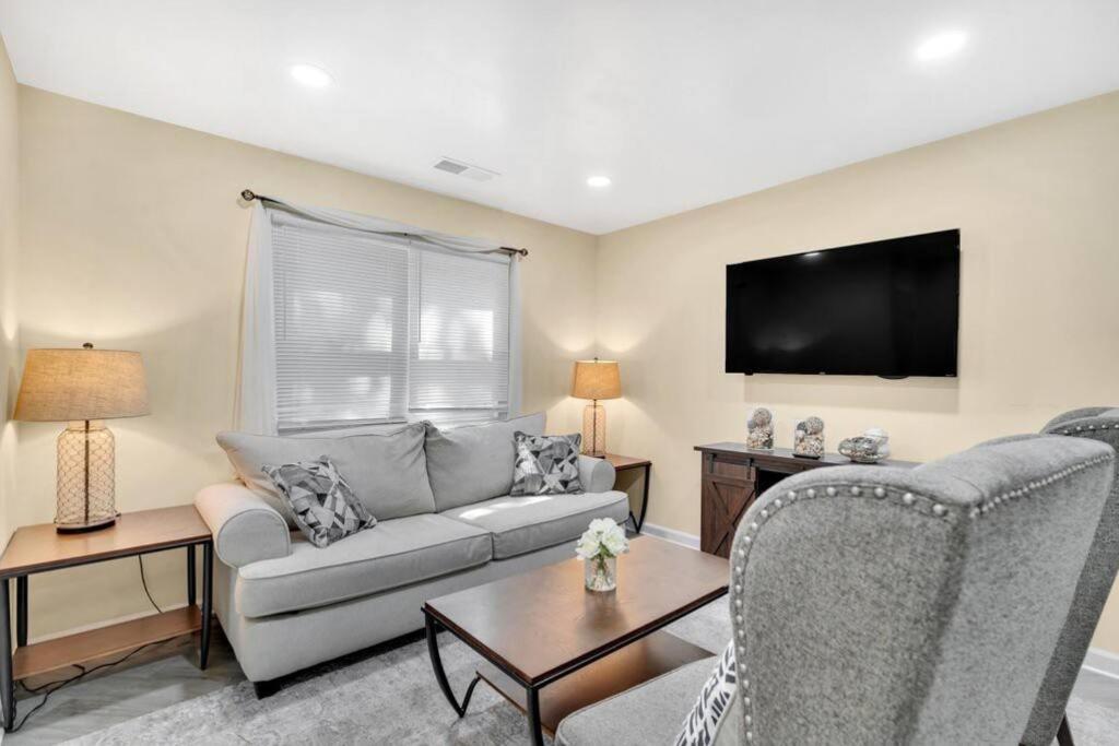 Cozy 2 Bedroom Pineville-Matthews Duplex Sleeps 8 Charlotte Luaran gambar