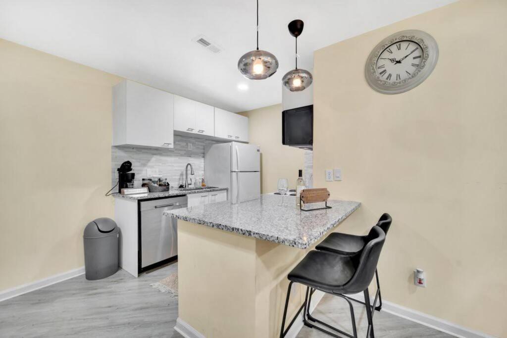 Cozy 2 Bedroom Pineville-Matthews Duplex Sleeps 8 Charlotte Luaran gambar
